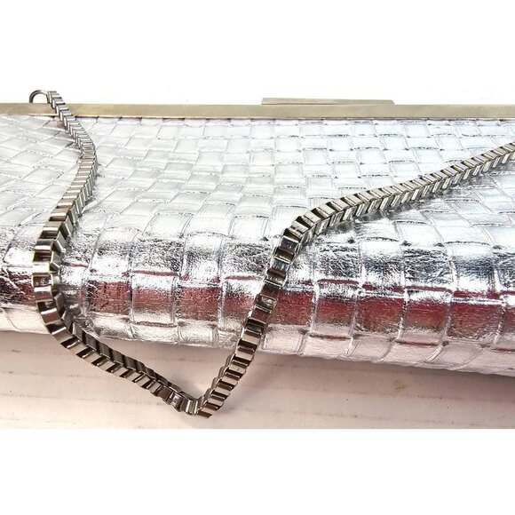 Vintage Y2K Silver Woven Metal Clutch Purse With Chain Strap & Snap Closure - Picture 2 of 9